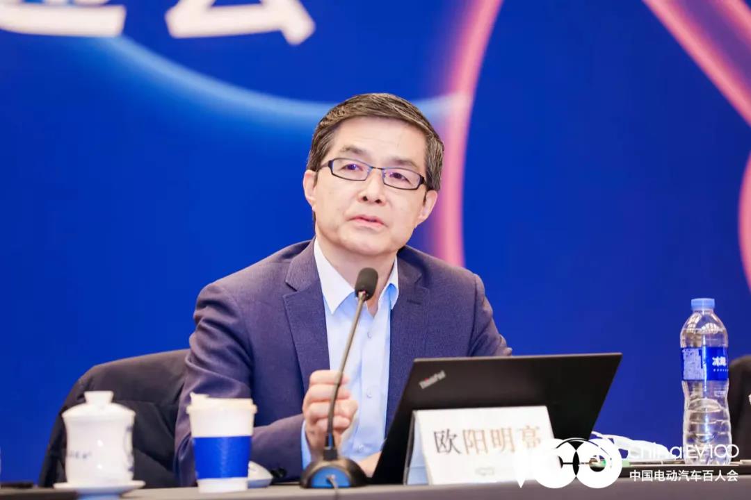 欧阳明高：新能源汽车进入陡峭增长期